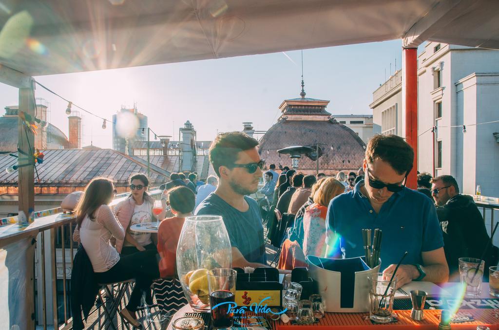 Pura Vida Sky Bar & Hostel Bucharest Exterior photo